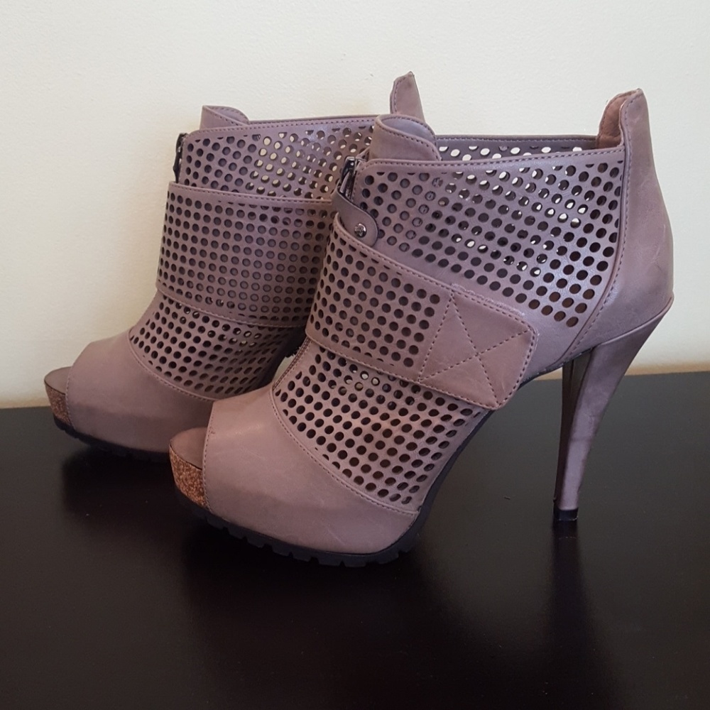 Simply Vera, Vera Wang heels